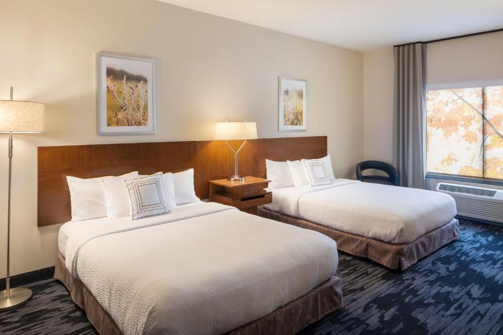 Queen Room with Two Queen Beds and Bathtub - Mobility Access interior